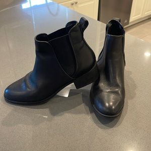 Worn once black Steve Madden booties
